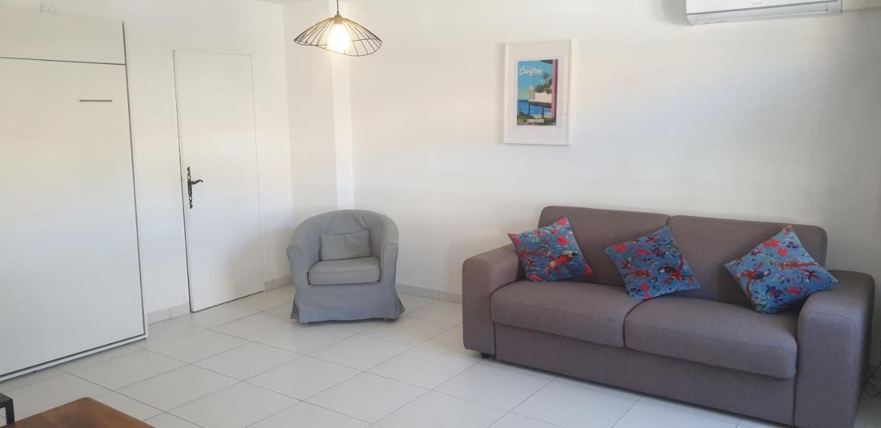 Apartment Avec Parking Prive Carqueiranne